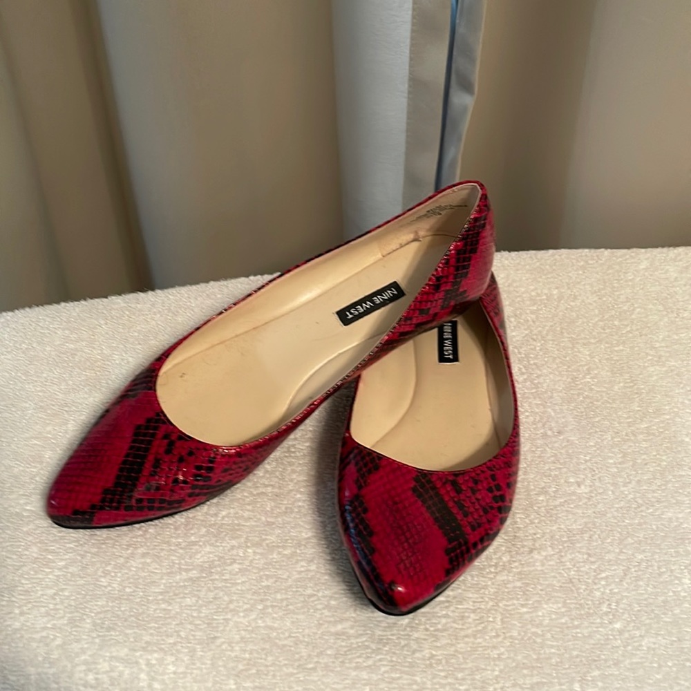 Ladies Nine West red and black snakeskin flats